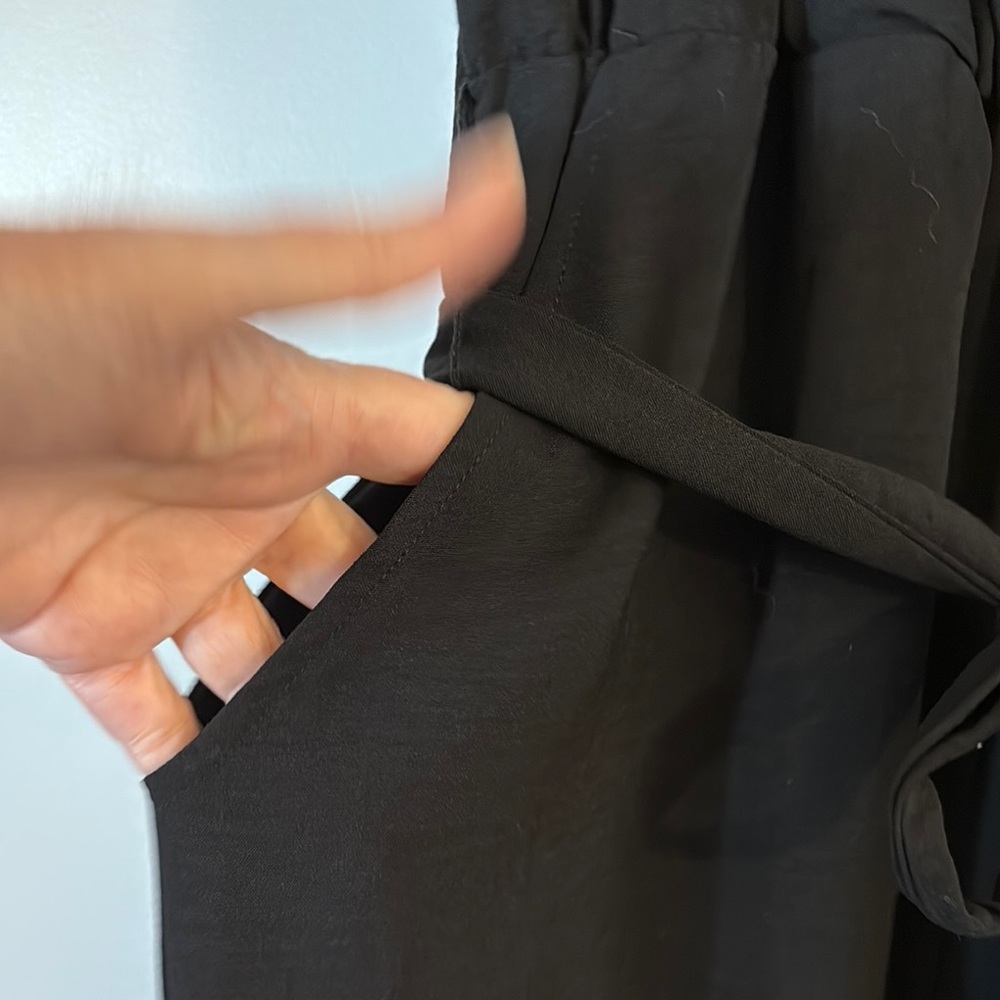Elegant Black Ruffle Sleeve Romper - Picture 4 of 10